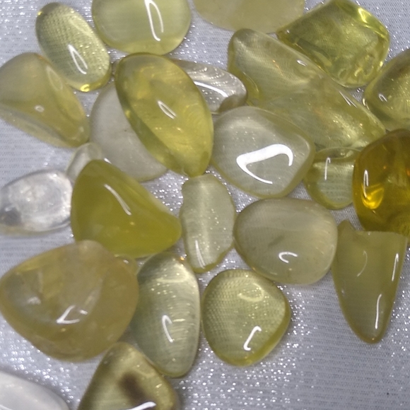 1 Small Lemon Topaz Stone - Picture 2 of 4